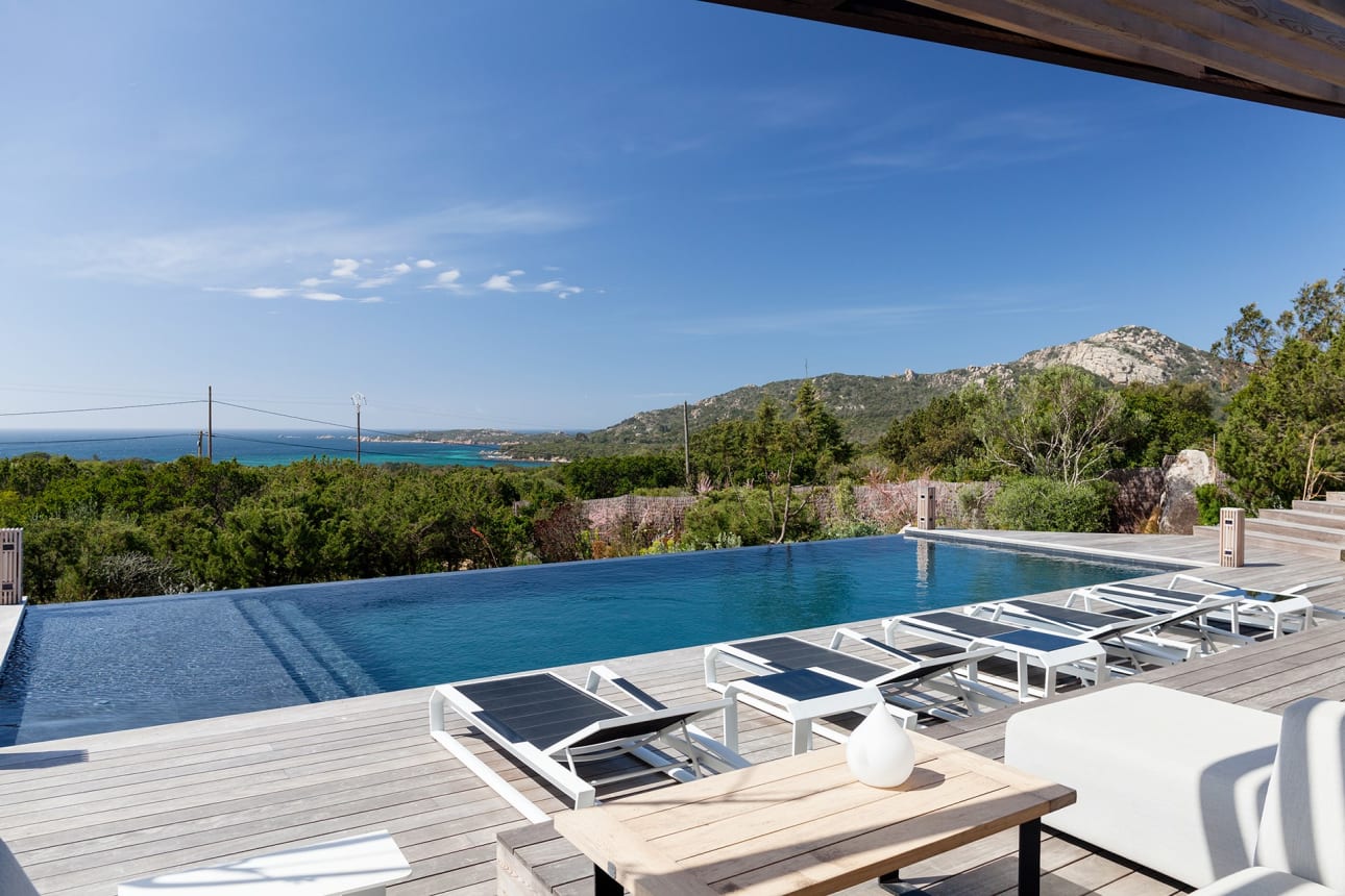 img:https://www.thethinkingtraveller.com/media/Blog%20Images/where%20to%20stay%20in%20corsica/TTT_Corsica_I_Bruzzi_APR18_037.jpg